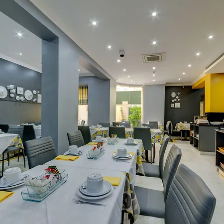 מלון Avenida Park 3*