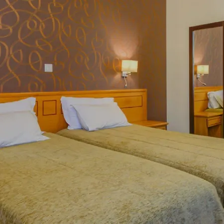 Avenida Park מלון 3*