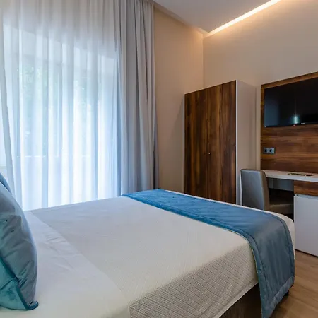 Avenida Park 3*