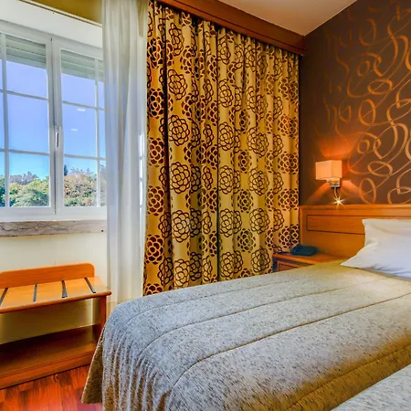 Готель Avenida Park