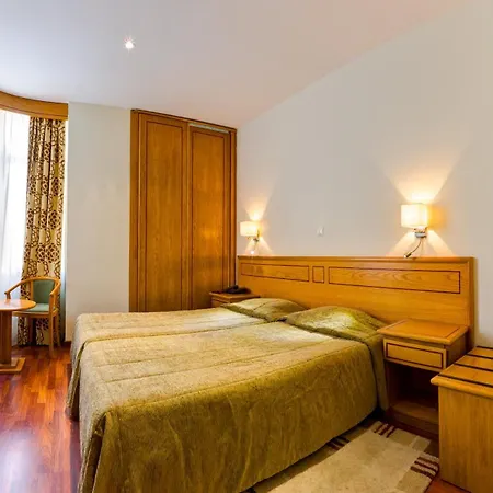 Готель Avenida Park 3*